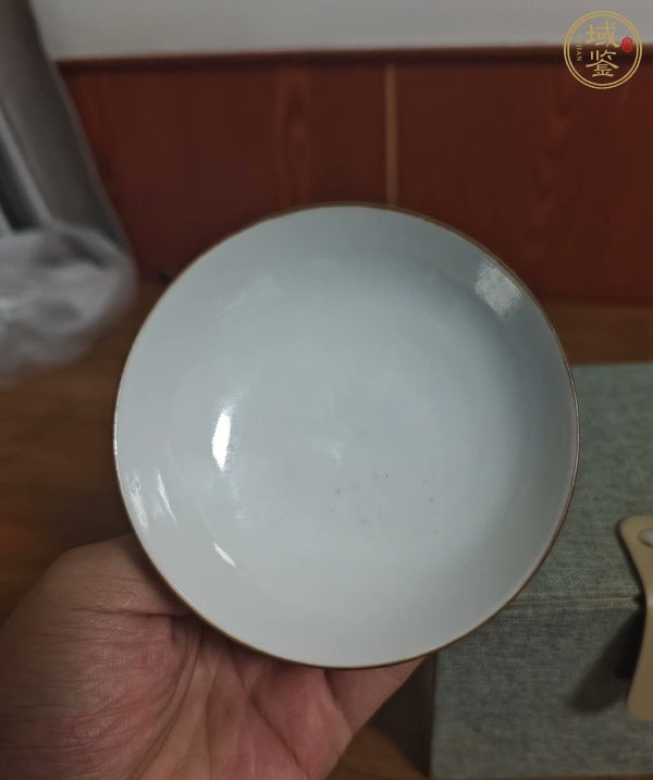 古玩陶瓷礬紅獅紋蓋碗真品鑒賞圖