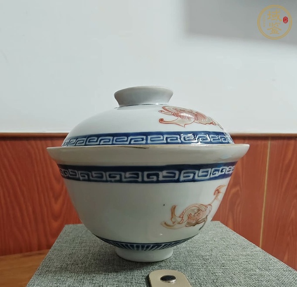 古玩陶瓷礬紅獅紋蓋碗真品鑒賞圖