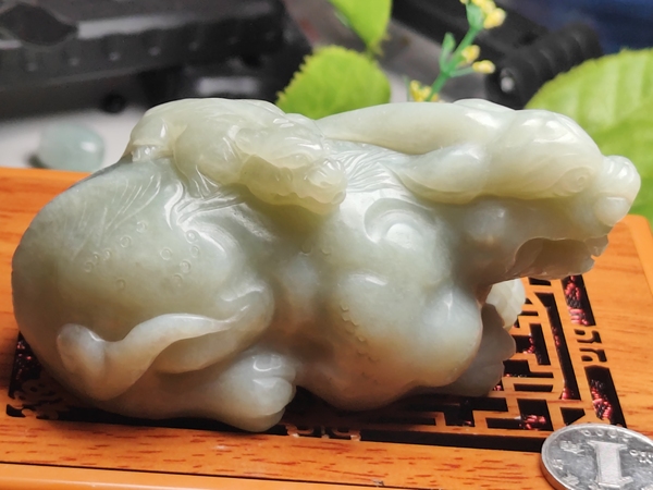 古玩轉(zhuǎn)賣天然和田玉瑞獸題材把件擺件(帶和田玉鑒定證書)拍賣，當(dāng)前價(jià)格1888元