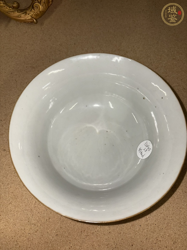 古玩陶瓷藍料礬紅彩印章紋碗真品鑒賞圖