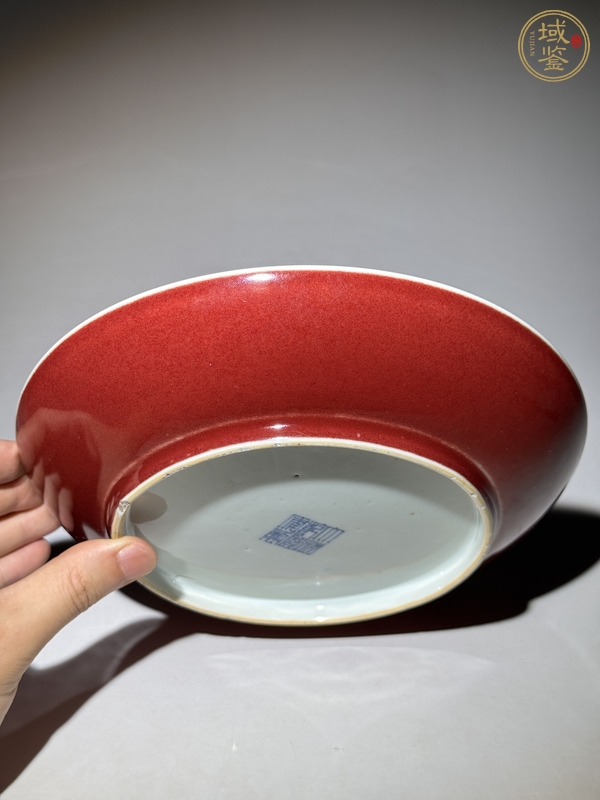 古玩陶瓷霽紅釉盤真品鑒賞圖