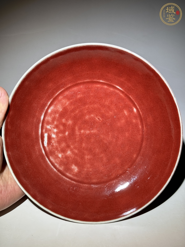 古玩陶瓷霽紅釉盤真品鑒賞圖