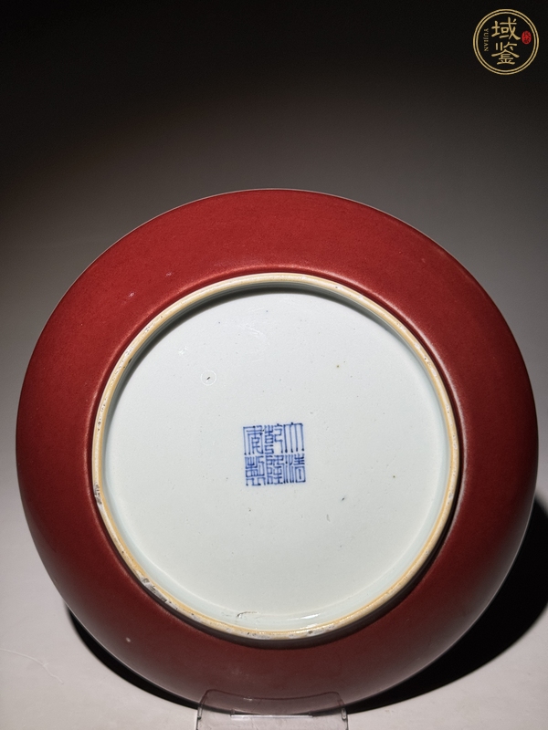 古玩陶瓷霽紅釉盤真品鑒賞圖