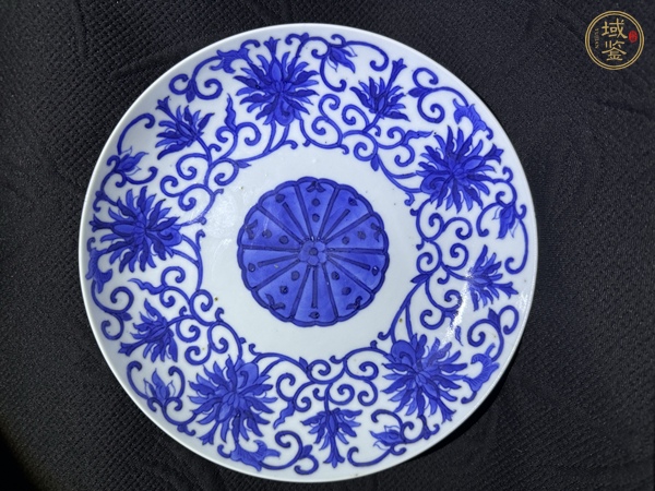 古玩陶瓷青花纏枝花卉紋臥盤真品鑒賞圖