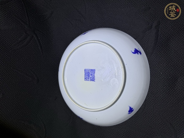 古玩陶瓷青花纏枝花卉紋臥盤真品鑒賞圖