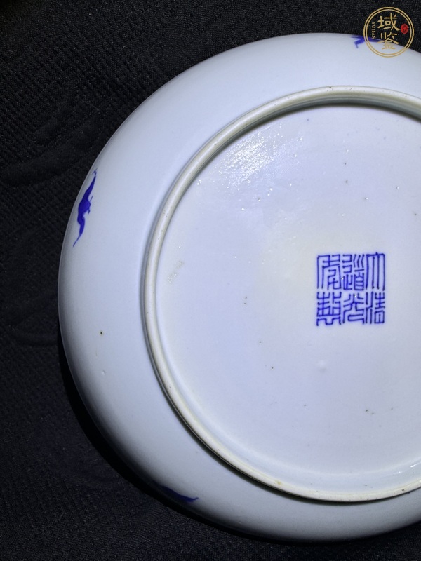 古玩陶瓷青花纏枝花卉紋臥盤真品鑒賞圖