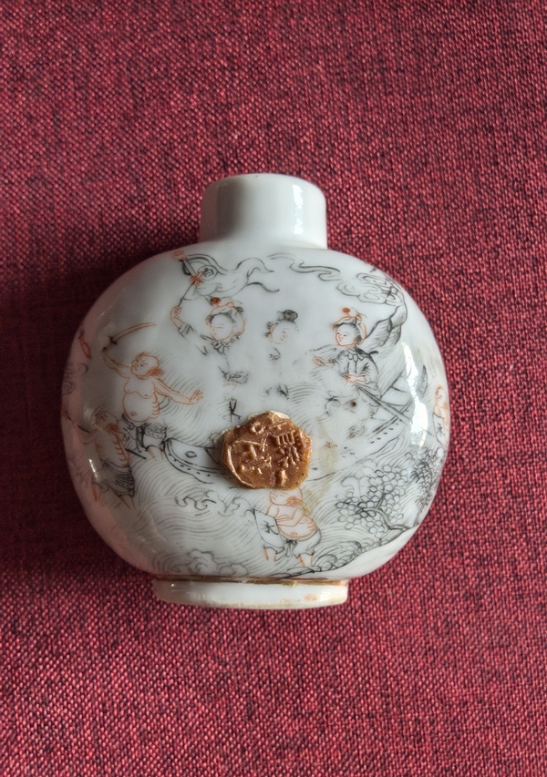 古玩陶瓷道光墨彩礬紅人物故事紋鼻煙壺拍賣，當(dāng)前價(jià)格11888元