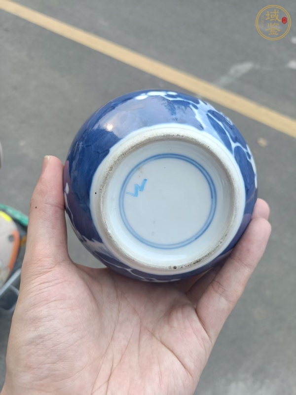 古玩陶瓷青花留白梅紋罐真品鑒賞圖