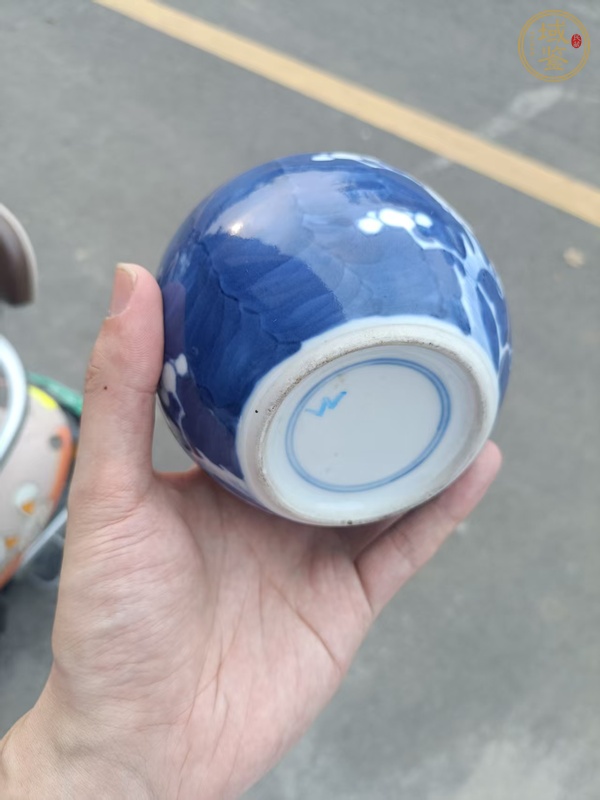 古玩陶瓷青花留白梅紋罐真品鑒賞圖