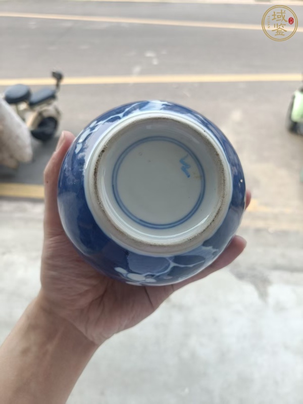 古玩陶瓷青花留白梅紋罐真品鑒賞圖