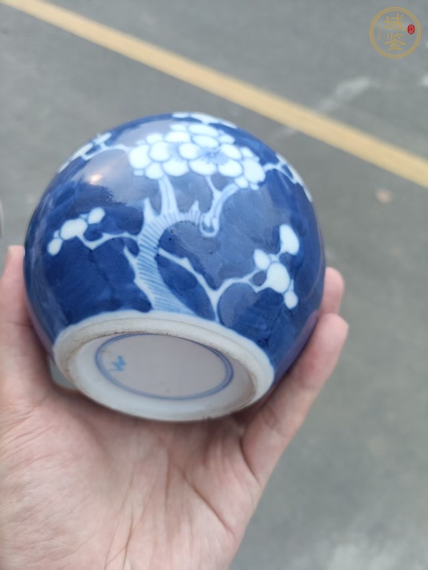 古玩陶瓷青花留白梅紋罐真品鑒賞圖