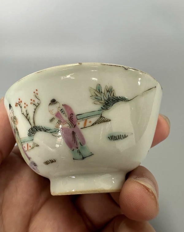 古玩陶瓷粉彩西廂記人物紋茶碗拍賣，當前價格1500元