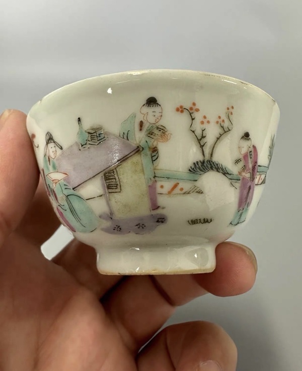 古玩轉(zhuǎn)賣粉彩西廂記人物紋茶碗拍賣，當(dāng)前價格3000元