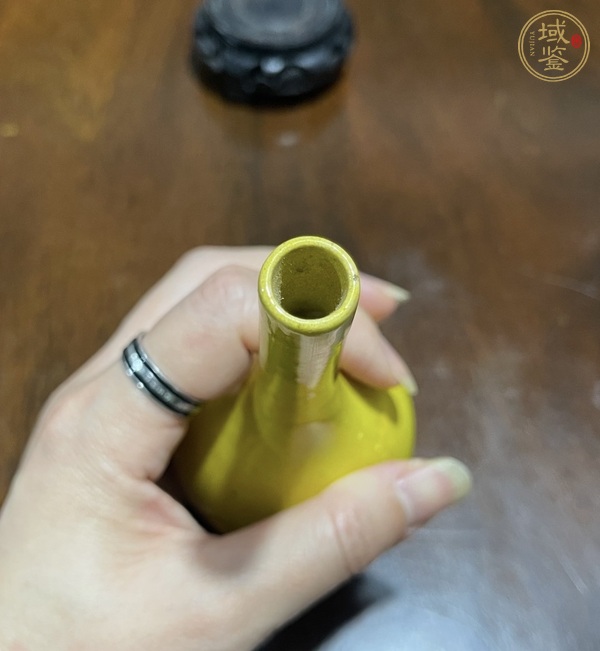 古玩陶瓷民國(guó)黃釉長(zhǎng)頸瓶真品鑒賞圖