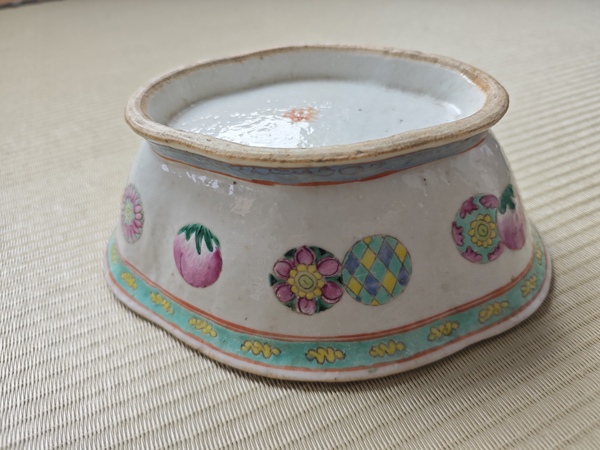 古玩陶瓷清.粉彩皮球花紋海棠貢碗拍賣，當(dāng)前價(jià)格988元