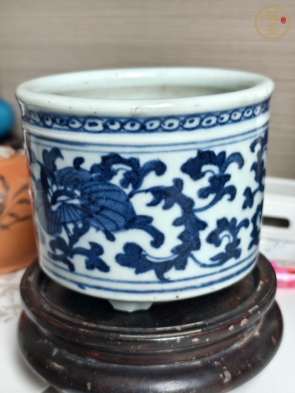 古玩陶瓷清中期青花三足爐真品鑒賞圖