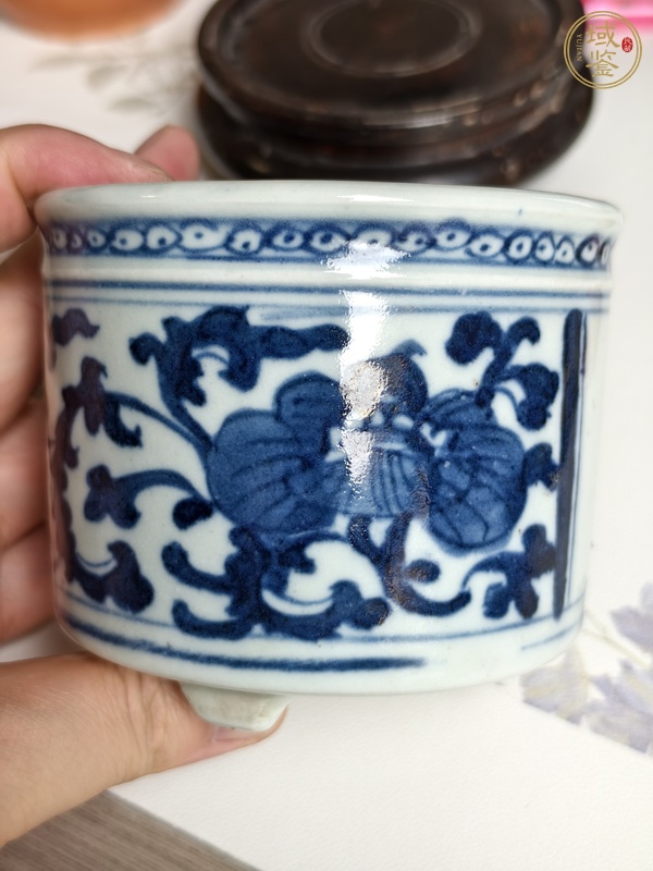 古玩陶瓷清中期青花三足爐真品鑒賞圖