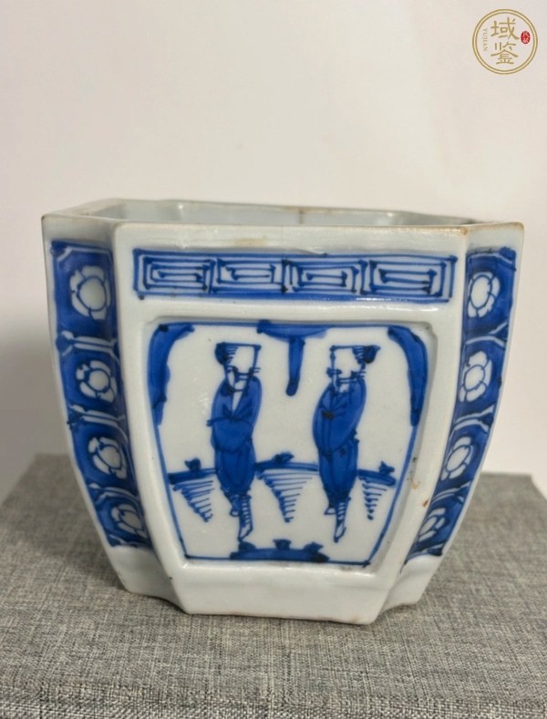 古玩陶瓷青花四方倭角花盆真品鑒賞圖