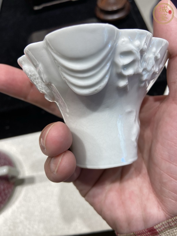 古玩陶瓷德化窯白釉堆塑杯真品鑒賞圖