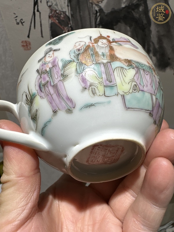 古玩陶瓷人物紋粉彩執(zhí)杯真品鑒賞圖