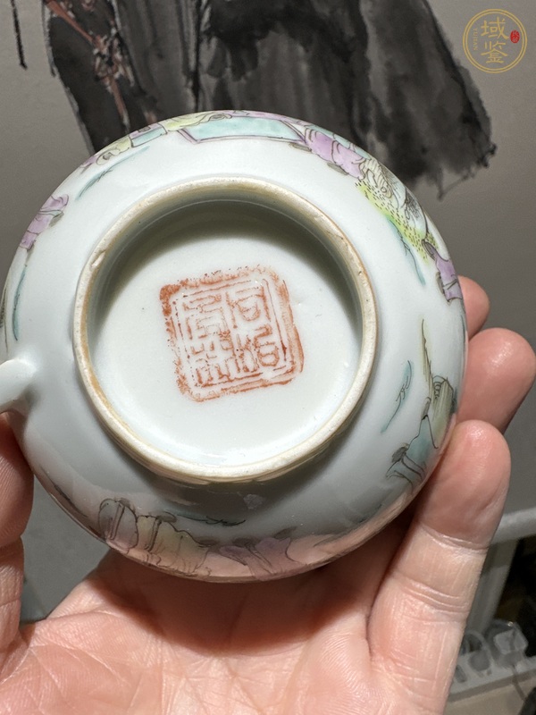古玩陶瓷人物紋粉彩執(zhí)杯真品鑒賞圖