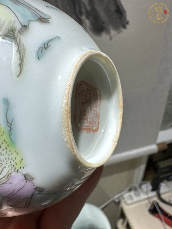 古玩陶瓷人物紋粉彩執(zhí)杯真品鑒賞圖