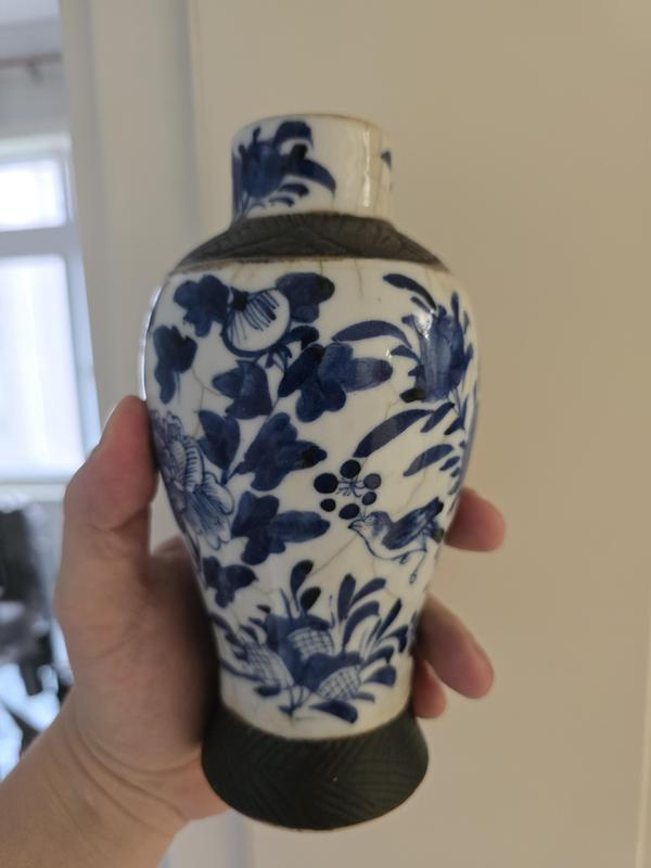 古玩轉(zhuǎn)賣哥釉鐵銹釉青花瓶拍賣，當(dāng)前價格3000元