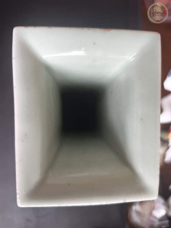 古玩陶瓷青花花卉紋四方瓶真品鑒賞圖