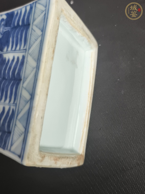 古玩陶瓷青花花卉紋四方瓶真品鑒賞圖
