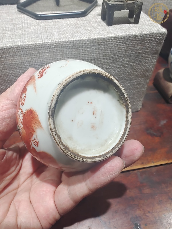 古玩陶瓷五彩獅子紋渣斗真品鑒賞圖