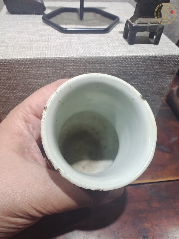 古玩陶瓷五彩獅子紋渣斗真品鑒賞圖