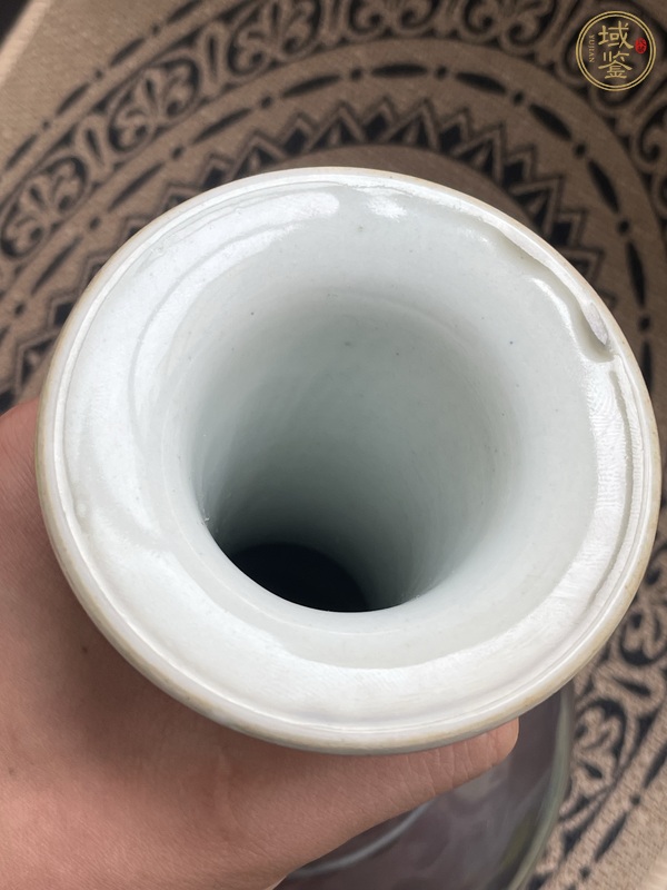 古玩陶瓷紅釉瓶真品鑒賞圖