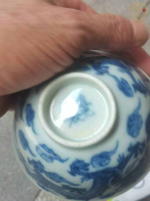古玩陶瓷青花云龍紋茶碗真品鑒賞圖