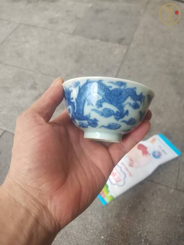 古玩陶瓷青花云龍紋茶碗真品鑒賞圖