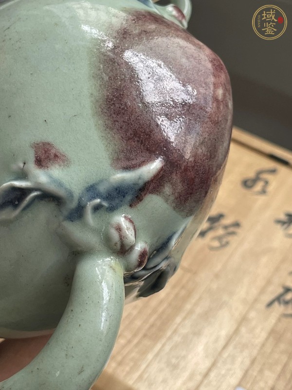 古玩陶瓷豆青釉青花釉里紅桃形壺真品鑒賞圖