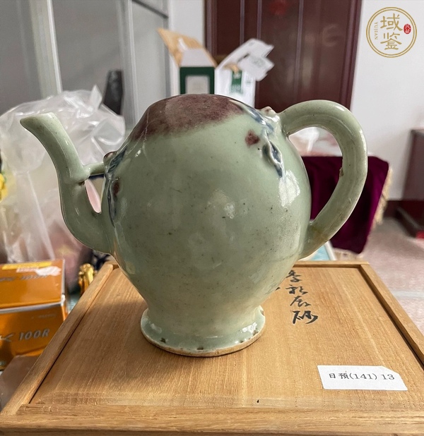 古玩陶瓷豆青釉青花釉里紅桃形壺真品鑒賞圖