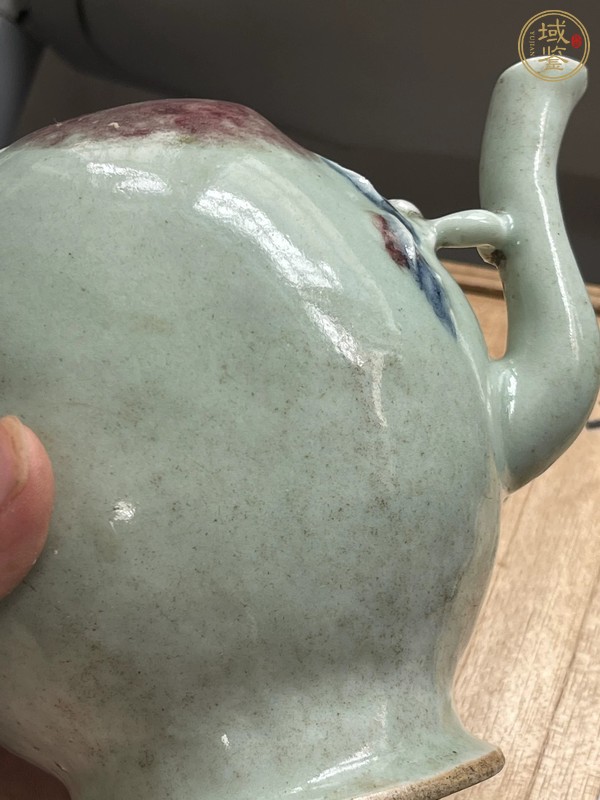 古玩陶瓷豆青釉青花釉里紅桃形壺真品鑒賞圖