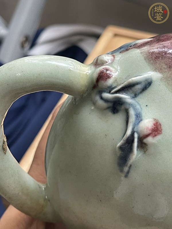 古玩陶瓷豆青釉青花釉里紅桃形壺真品鑒賞圖