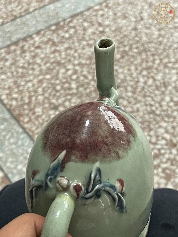 古玩陶瓷豆青釉青花釉里紅桃形壺真品鑒賞圖
