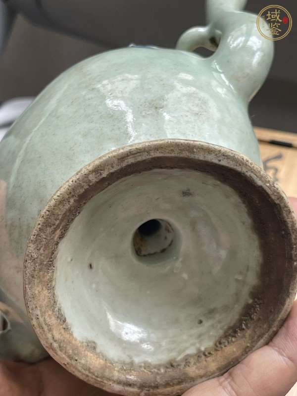 古玩陶瓷豆青釉青花釉里紅桃形壺真品鑒賞圖