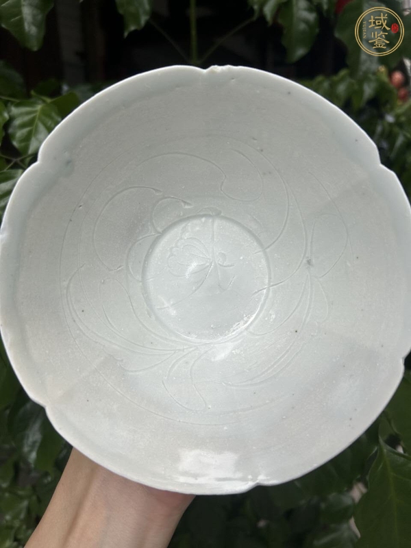 古玩陶瓷湖田窯五出筋刻花花口盞真品鑒賞圖