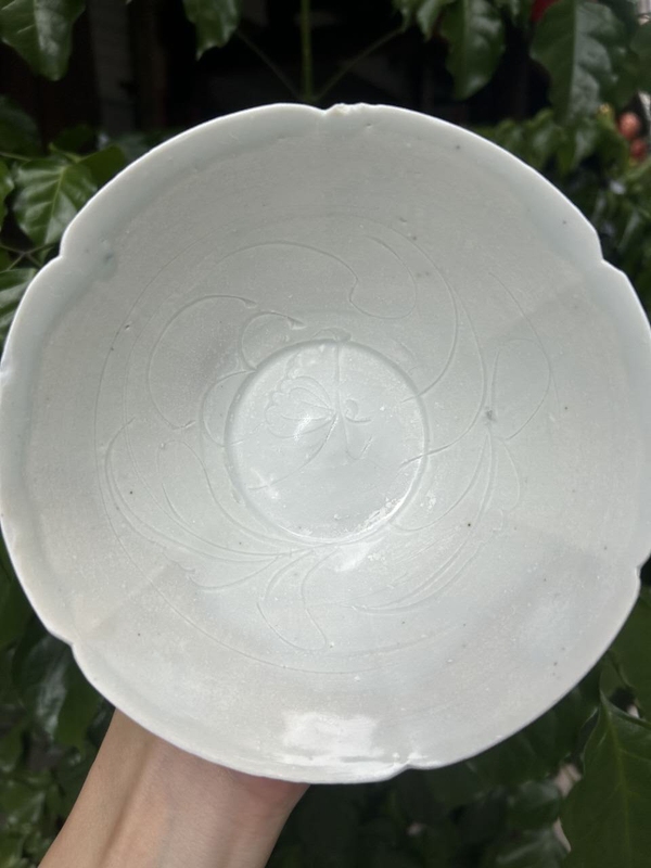 古玩陶瓷館藏級精品南宋湖田窯五出筋刻花花口盞拍賣，當(dāng)前價格5980元
