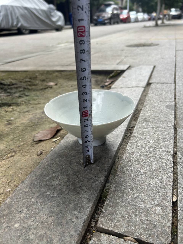 古玩陶瓷館藏級精品南宋湖田窯五出筋刻花花口盞拍賣，當(dāng)前價格5980元