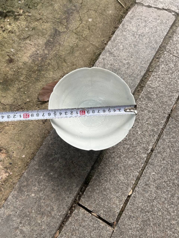 古玩陶瓷館藏級精品南宋湖田窯五出筋刻花花口盞拍賣，當(dāng)前價格5980元