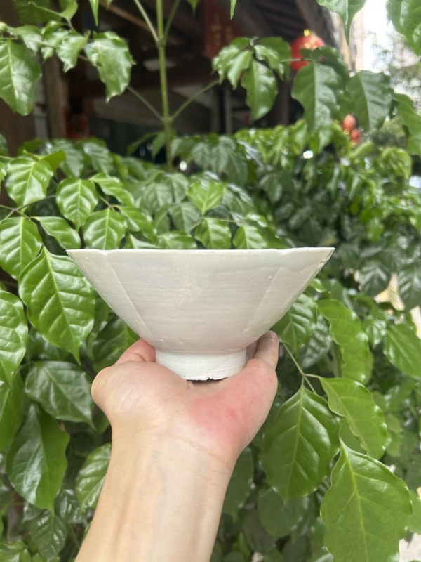 古玩陶瓷館藏級精品南宋湖田窯五出筋刻花花口盞拍賣，當(dāng)前價格5980元