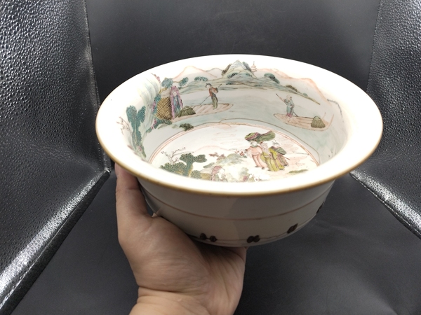 古玩陶瓷同治粉彩人物故事紋折沿盆拍賣，當前價格4000元