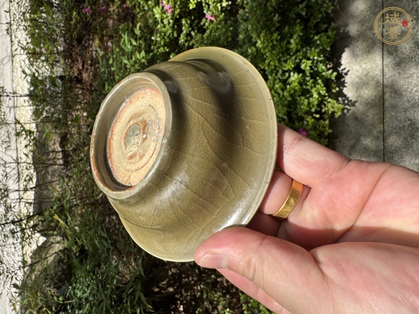 古玩陶瓷龍泉青瓷鱔魚黃釉折沿洗真品鑒賞圖