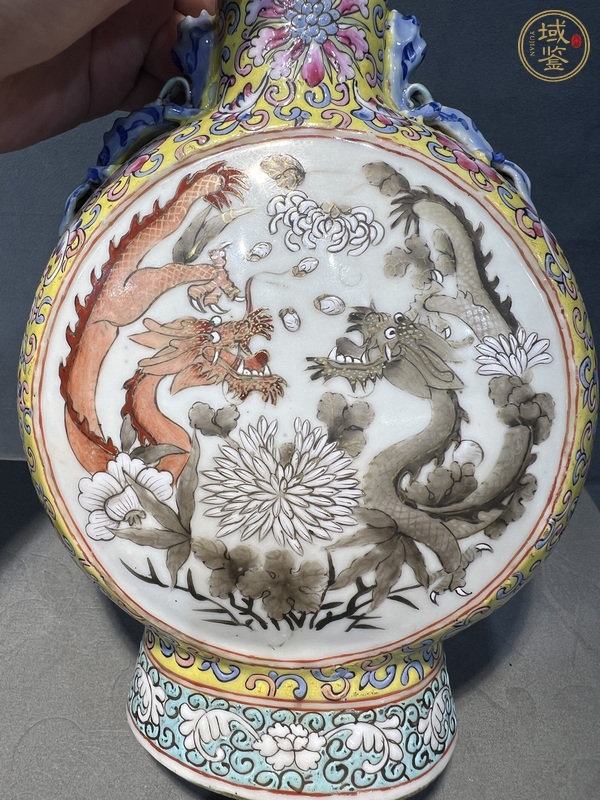 古玩陶瓷粉彩抱月瓶真品鑒賞圖