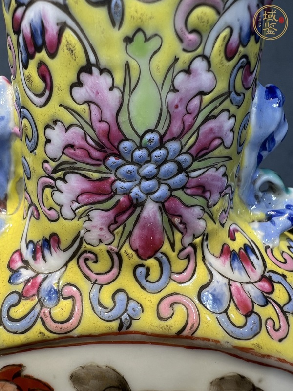 古玩陶瓷粉彩抱月瓶真品鑒賞圖