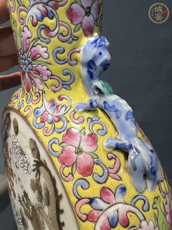 古玩陶瓷粉彩抱月瓶真品鑒賞圖